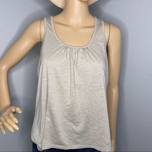 Weavers Sleeveless Scoop Neck Racerback Shirt Floral Detail on Back Beige Medium - Picture 2 of 14